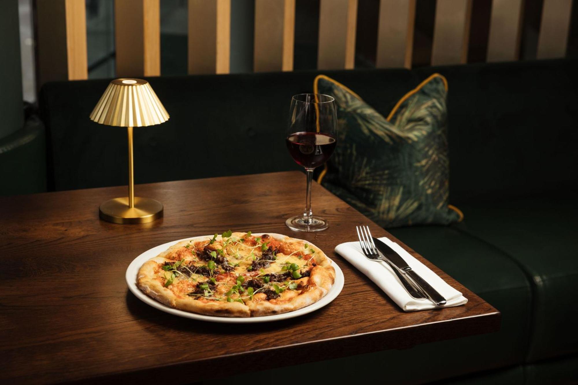 Montcalm East, Autograph Collection Hotel London Ngoại thất bức ảnh Pizza at the restaurant