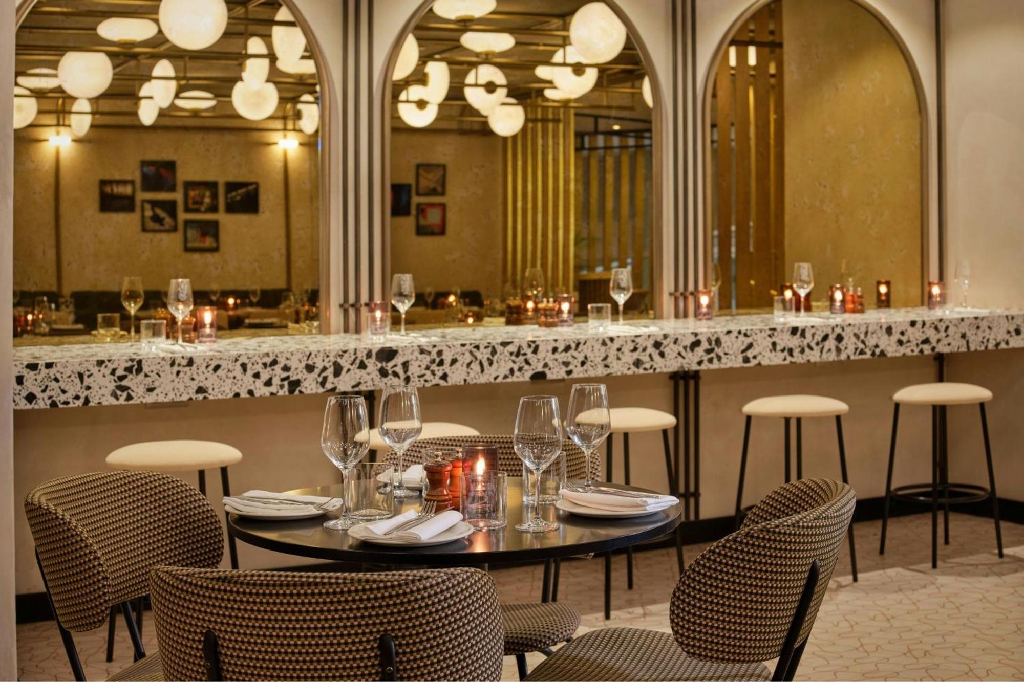 Montcalm East, Autograph Collection Hotel London Ngoại thất bức ảnh The bar at the restaurant