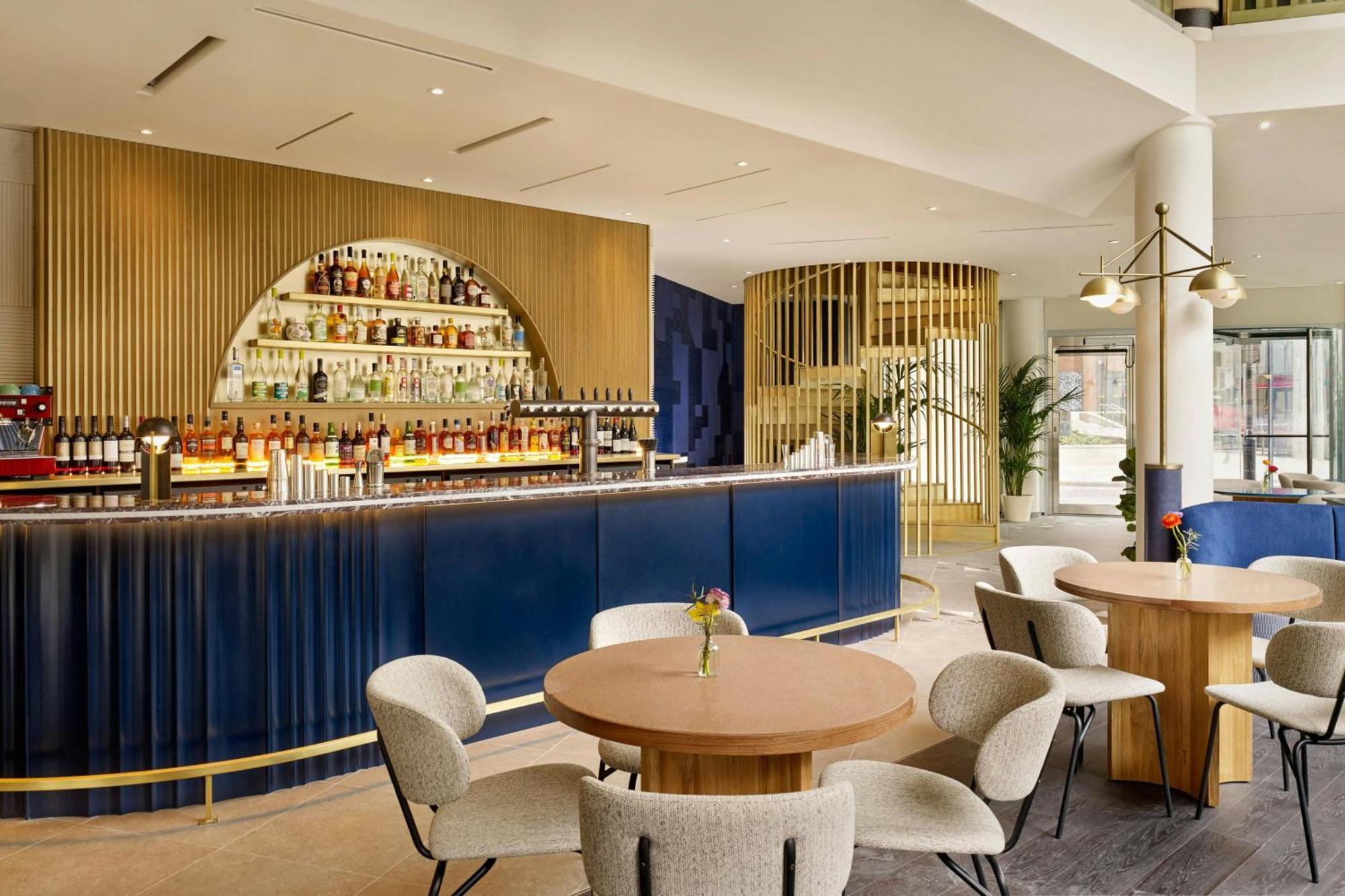 Montcalm East, Autograph Collection Hotel London Ngoại thất bức ảnh The bar at the London Edition