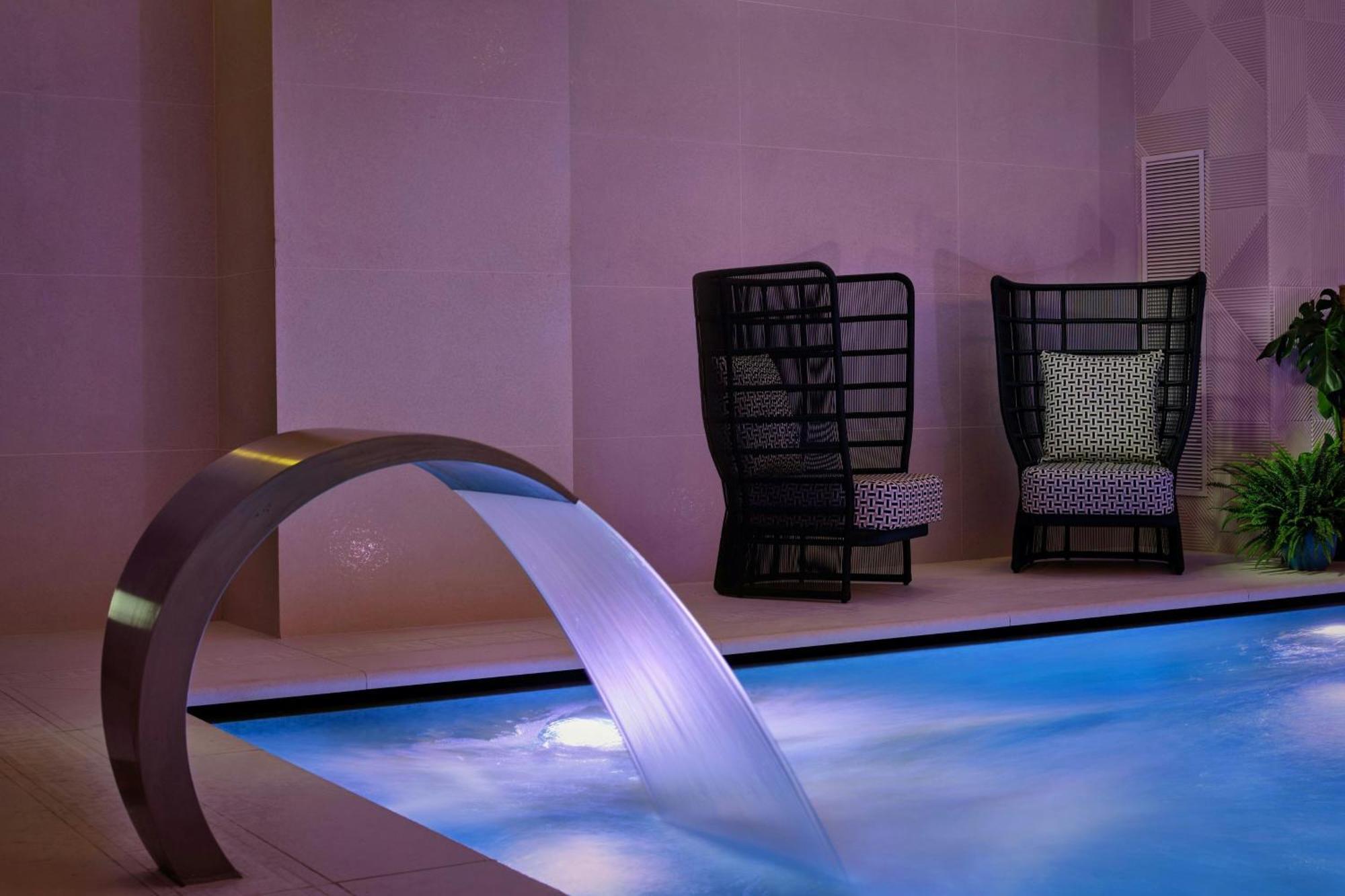 Montcalm East, Autograph Collection Hotel London Ngoại thất bức ảnh A modern indoor spa