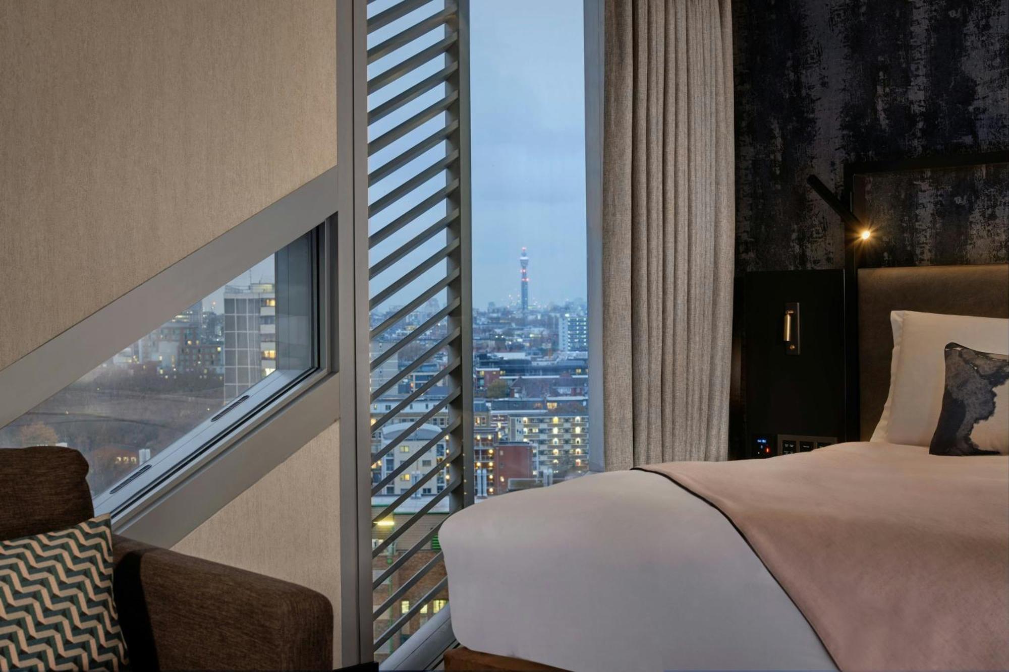 Montcalm East, Autograph Collection Hotel London Ngoại thất bức ảnh A bedroom at the hotel