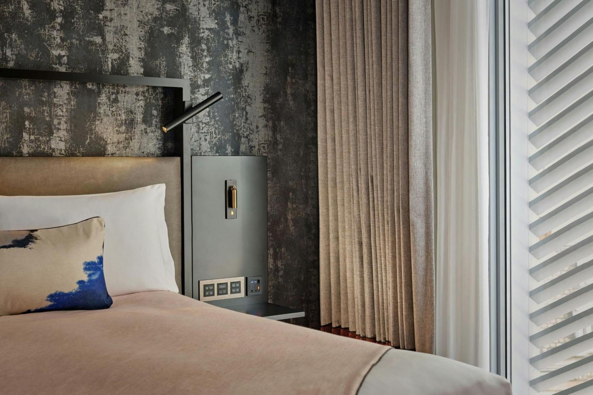 Montcalm East, Autograph Collection Hotel London Ngoại thất bức ảnh A guest room at the hotel