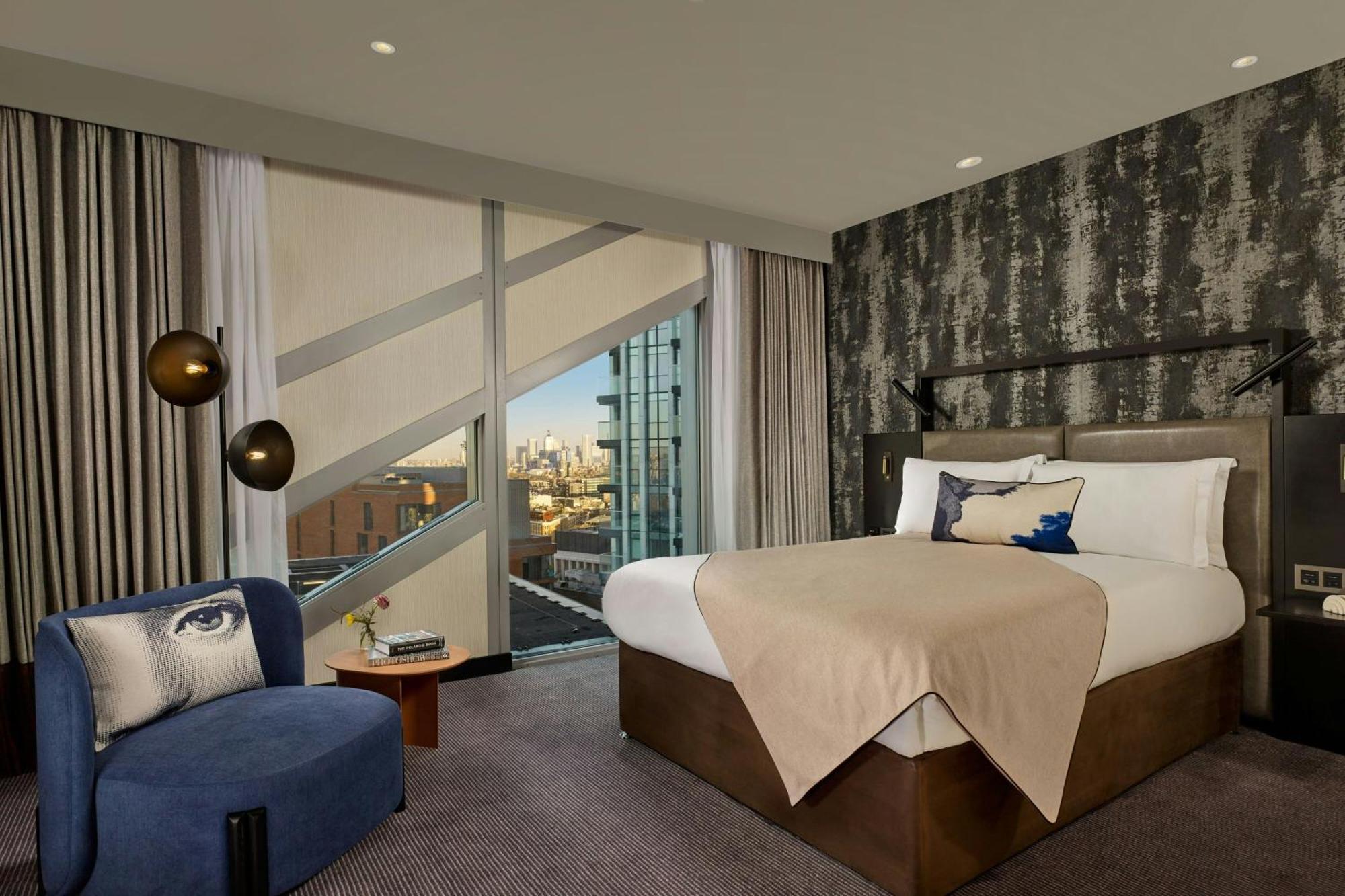 Montcalm East, Autograph Collection Hotel London Ngoại thất bức ảnh A bedroom at the hotel